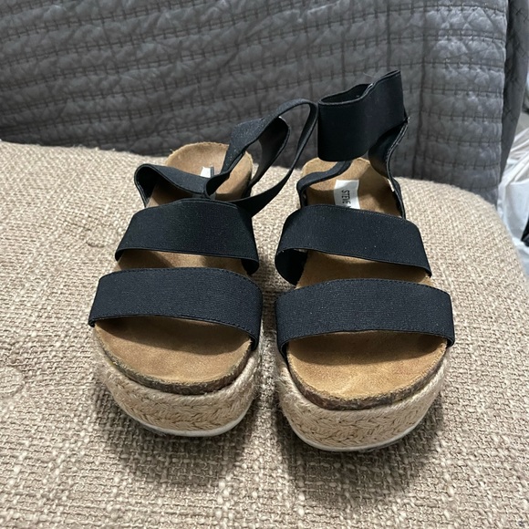 Steve Madden platform sandals - Picture 1 of 3